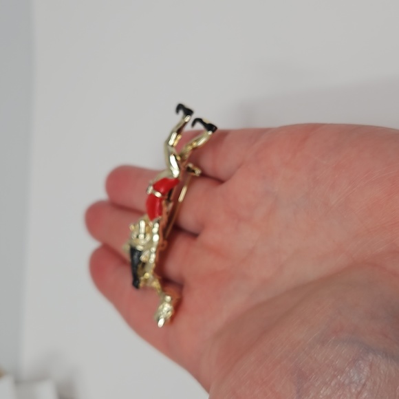 Vintage Pixie Elf Pin Brooch Enamel Gold Tone Red Black - Picture 7 of 9